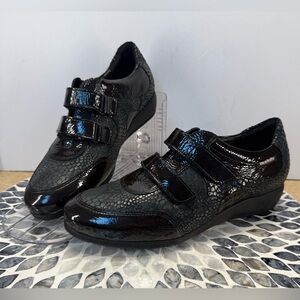 Mephisto Mobil Black patent leather Textured Women's Velcro slip on sneakers 7.5